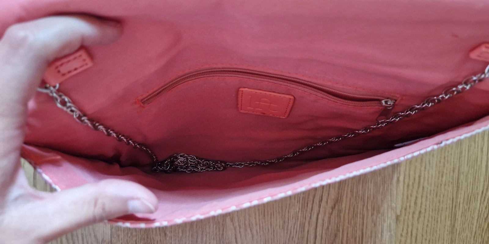Bolso bandolera Lefties tejido rafia rosa/coral con cadena plateada – photo 9